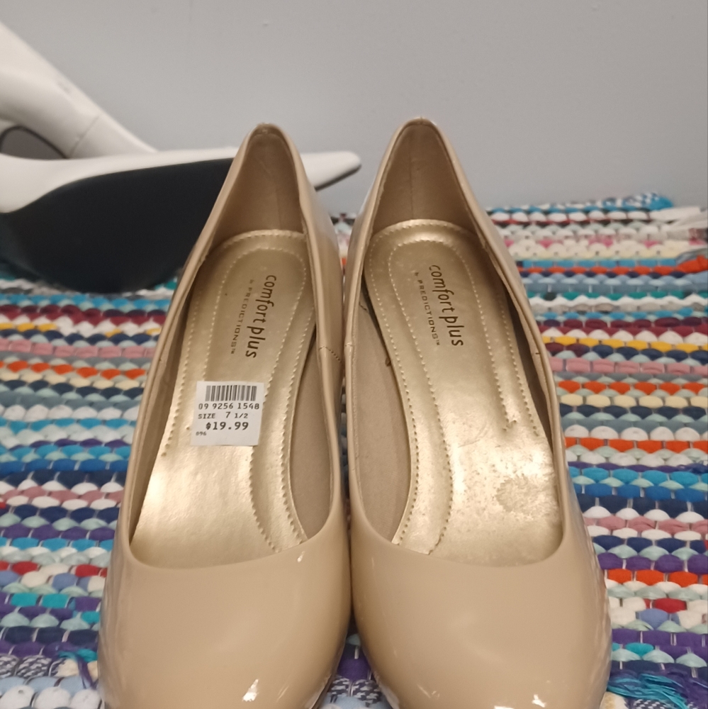 Shoes - Picture 4 of 4